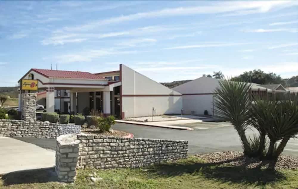 Super 8 By Wyndham Kerrville Tx Exterior foto