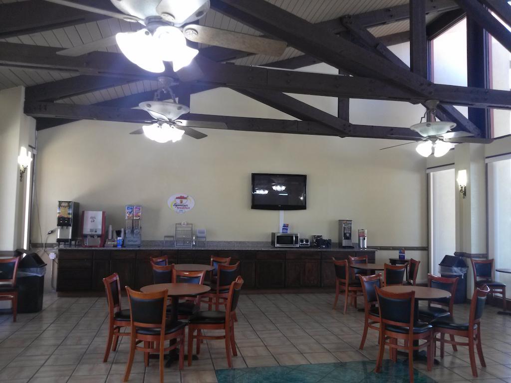 Super 8 By Wyndham Kerrville Tx Exterior foto