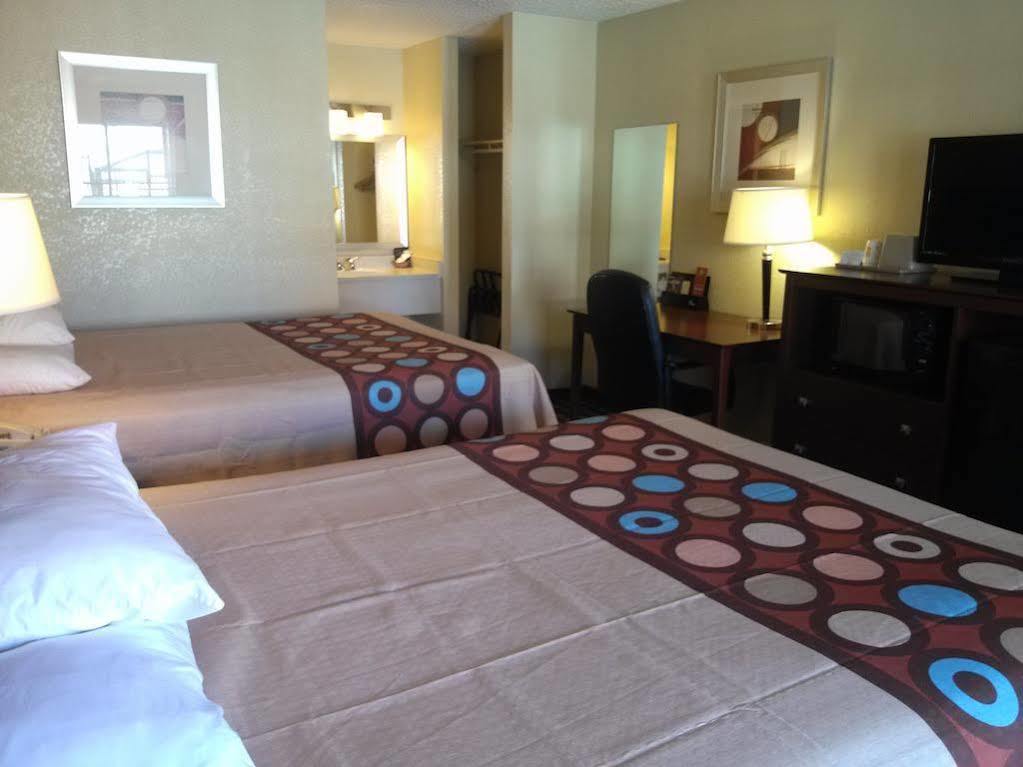 Super 8 By Wyndham Kerrville Tx Exterior foto
